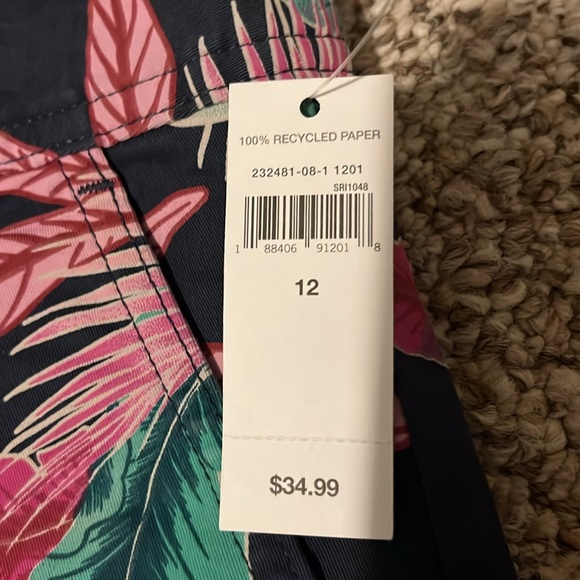 GAP Shorts - Picture 2 of 2